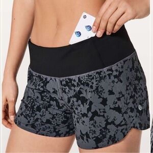 Lululemon Athletica speed up LR 2.5 Efflorescent Nebula Black shorts size 6